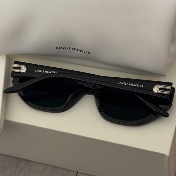 Gentle Monster Black Retro Sunglasses Bold Street Style
